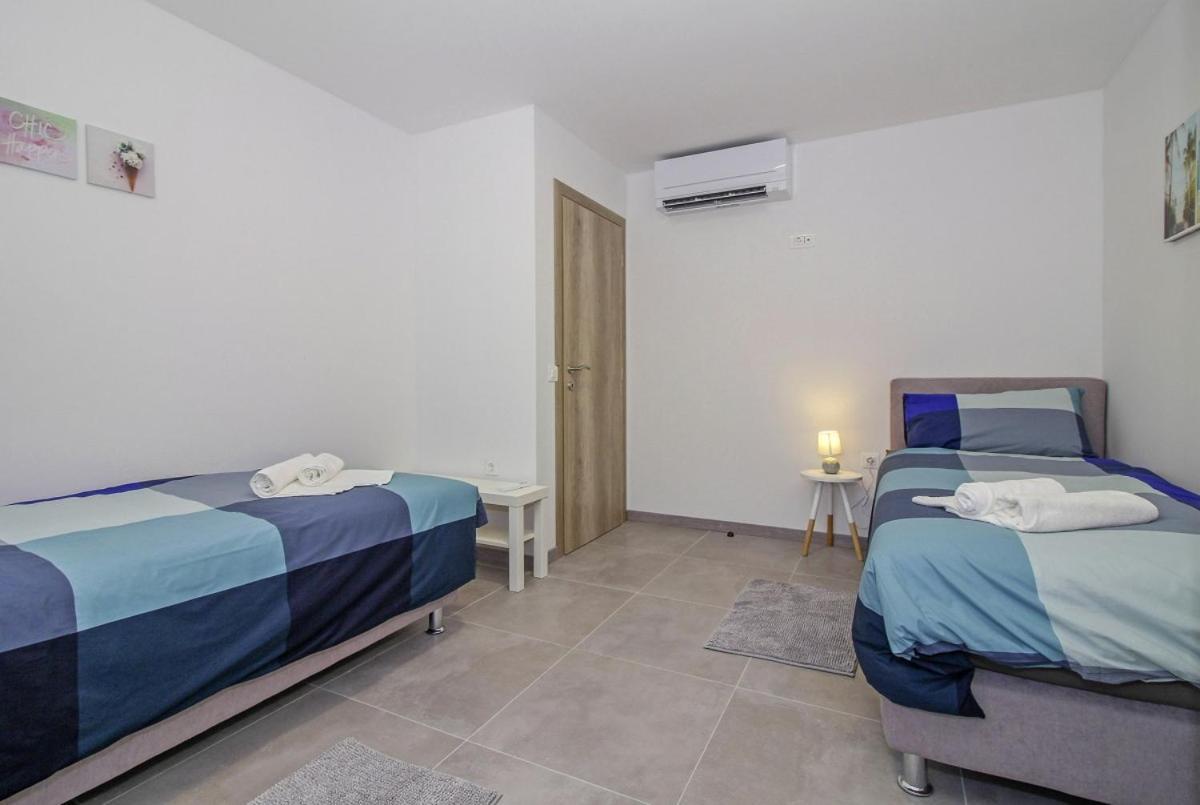 Natascha In Pamici - Haus Fuer 6 Personen Villa Žminj Kültér fotó