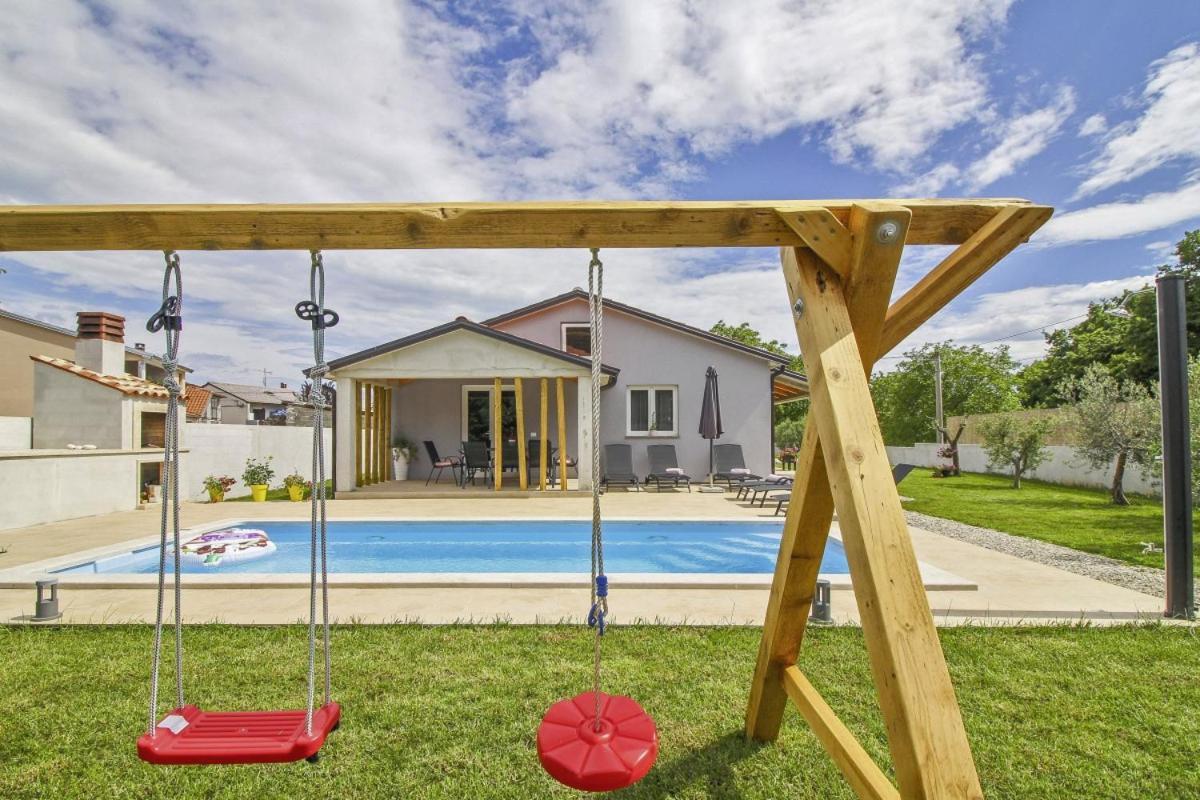 Natascha In Pamici - Haus Fuer 6 Personen Villa Žminj Kültér fotó