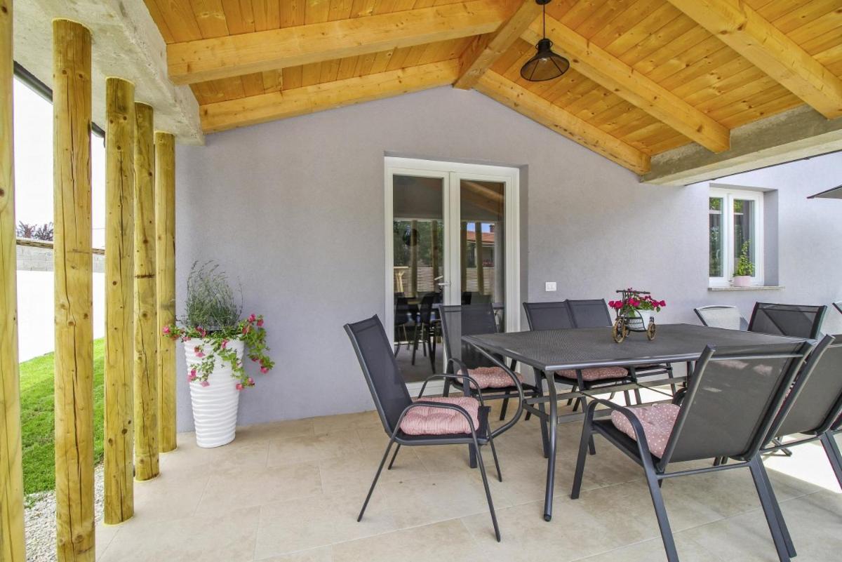 Natascha In Pamici - Haus Fuer 6 Personen Villa Žminj Kültér fotó